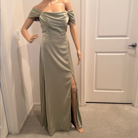 Elegant Off-Shoulder Gown with Slit - Picture 1 of 6